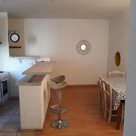 5 minutes des Arènes, 6 couchages Appartement