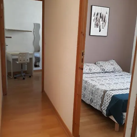 5 Minutes Des Arenes, Parking Gratuit, 6 Couchages *