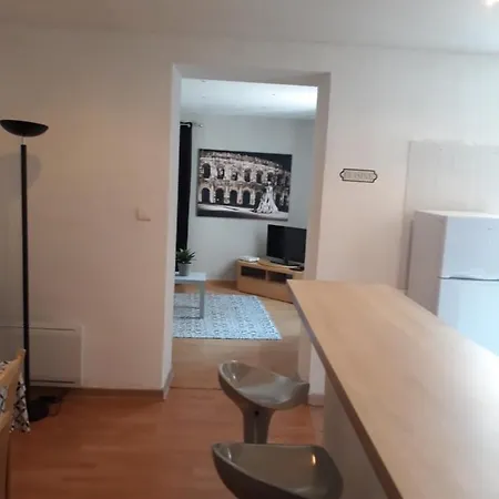 5 Minutes Des Arenes, Parking Gratuit, 6 Couchages 아파트 님