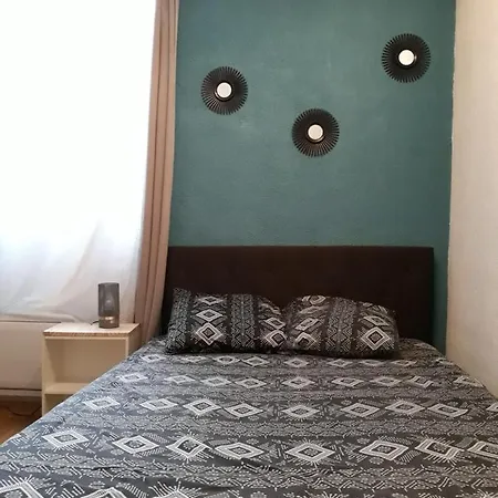 5 Minutes Des Arenes, Parking Gratuit, 6 Couchages * 님