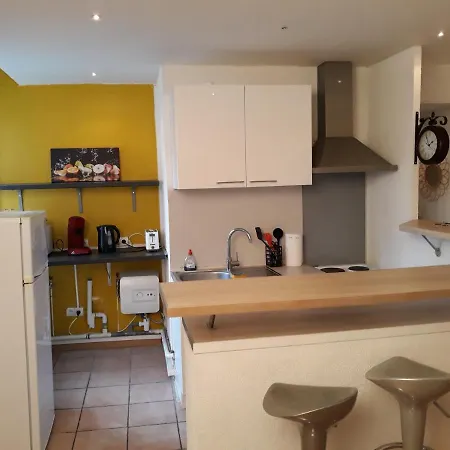 5 Minutes Des Arenes, Parking Gratuit, 6 Couchages * Nimes
