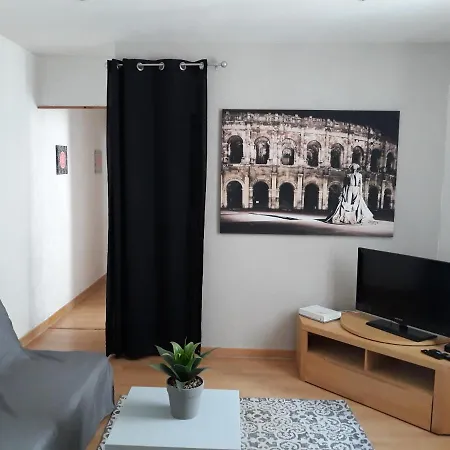 5 Minutes Des Arenes, Parking Gratuit, 6 Couchages * Nimes