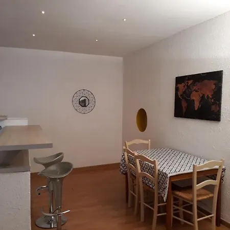 5 Minutes Des Arenes, Parking Gratuit, 6 Couchages Daire Nîmes