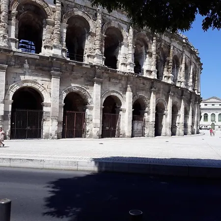 5 Minutes Des Arenes, Parking Gratuit, 6 Couchages Daire Nîmes