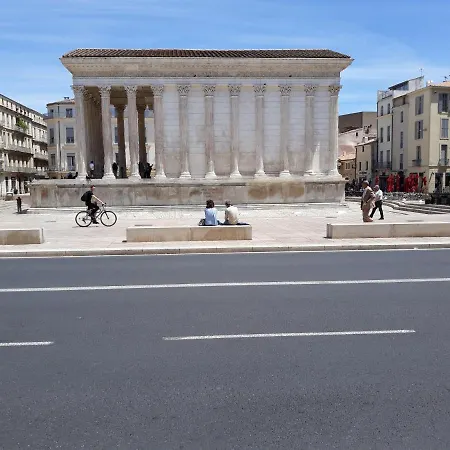 5 Minutes Des Arenes, Parking Gratuit, 6 Couchages Nimes