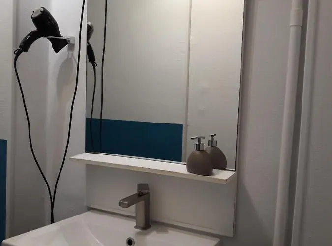 5 Minutes Des Arenes, Parking Gratuit, 6 Couchages Apartment