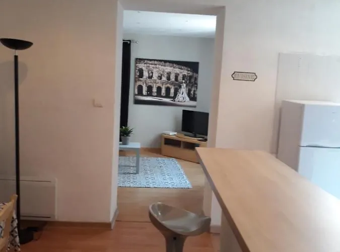 5 Minutes Des Arenes, Parking Gratuit, 6 Couchages Apartment Nîmes
