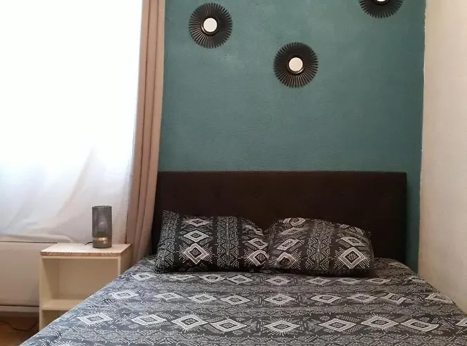 5 Minutes Des Arenes, Parking Gratuit, 6 Couchages * Nîmes