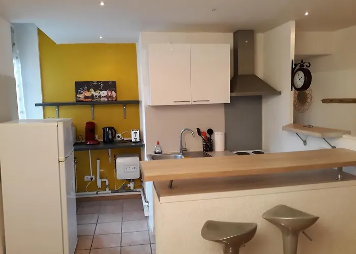 5 Minutes Des Arenes, Parking Gratuit, 6 Couchages * Nîmes