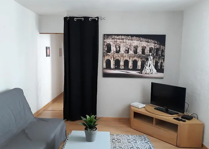 5 Minutes Des Arenes, Parking Gratuit, 6 Couchages * Nîmes